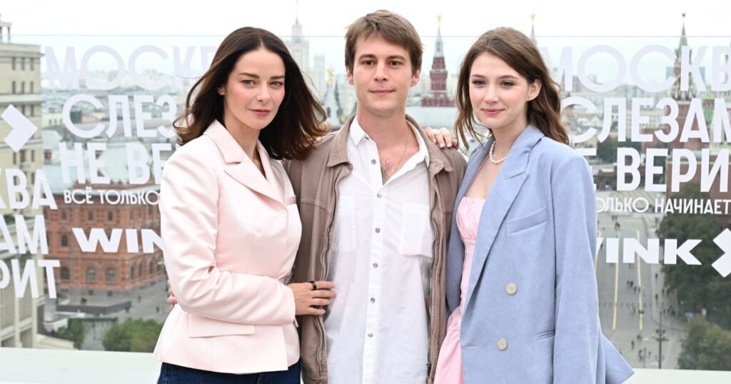 Звезды на премьере: фотоколл в Москве для сериала «Москва слезам не верит. Все только начинается»