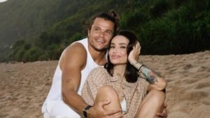 Айза выходит замуж в третий раз: избранник моложе ее на 10 лет