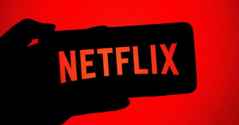 Акции Netflix теряют более 6% стоимости