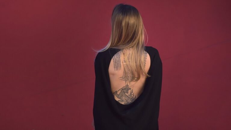 Анджелина Джоли в смелом образе: татуировки на красной дорожке