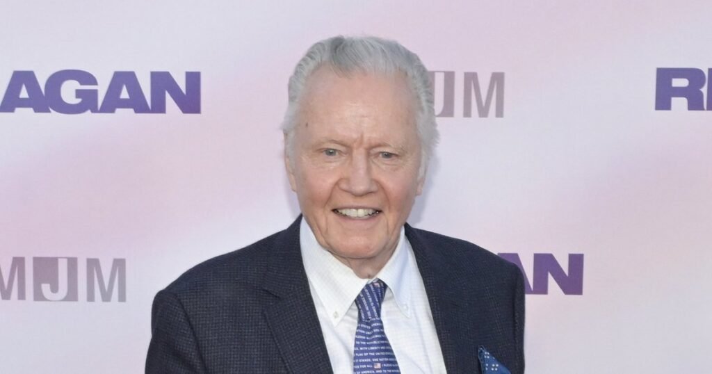 Анджелина Джоли vs ее отец: конфликт выходит на новый уровень