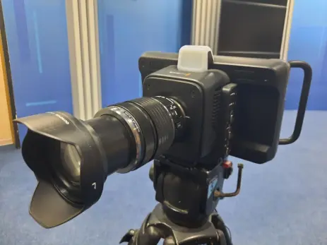 Анна Уколова упала в аэропорту и рассекла руку