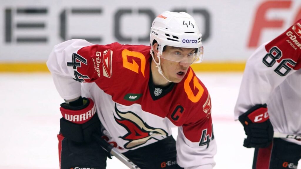 «Авангард» уступил «Автомобилисту» в матче КХЛ