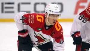 «Авангард» уступил «Автомобилисту» в матче КХЛ