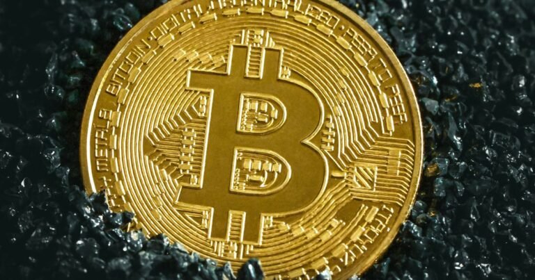 Биткоин достиг исторического максимума: что стоит за ростом