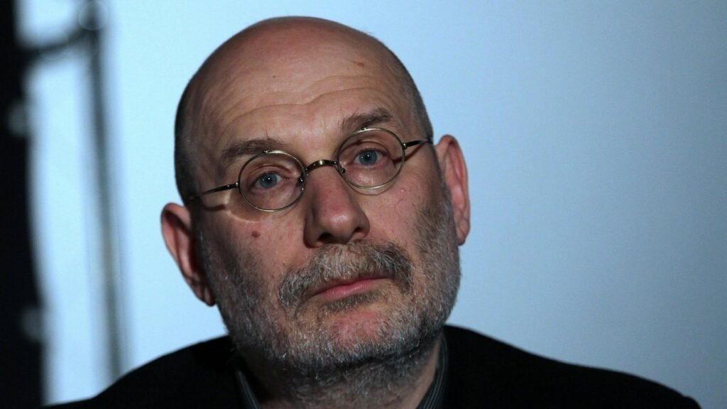 Борис Акунин оценил спектакль Молочникова с Бурковским