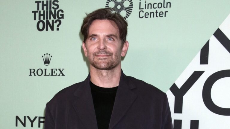 Брэдли Купер шокировал фанатов неудачной пластикой лица