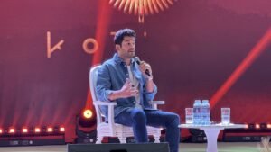 Бурак Озчивит в Актау: жаркая встреча и фанатский ажиотаж