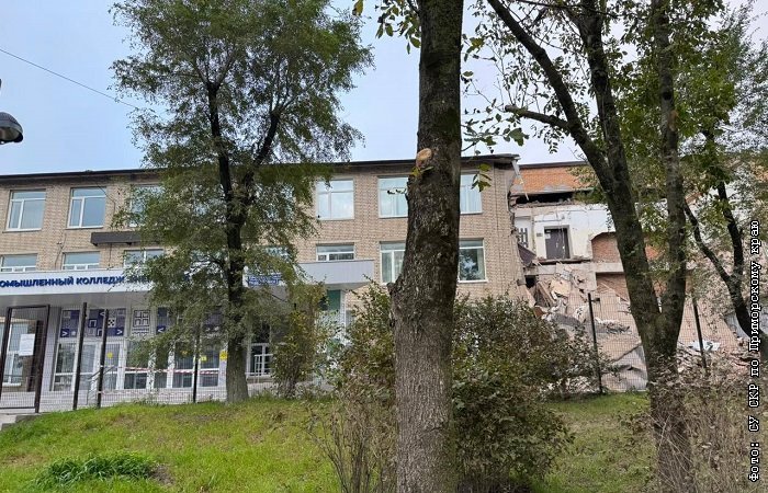 Частичное обрушение здания колледжа во Владивостоке: причины и последствия