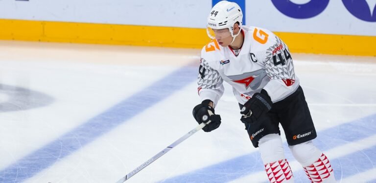 Дамир Шарипзянов - лидер рейтинга игроков КХЛ сезона 2025/2026