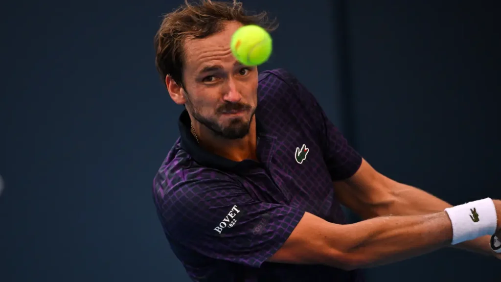Даниил Медведев обыграл Алекса Де Минора в четвертьфинале ATP Шанхай