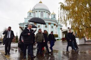 Дмитрий Медведев посетил Знаменский монастырь в Курске