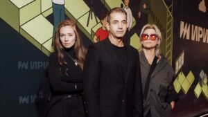 Дмитрий Певцов с женой и приемной дочерью появился на публике