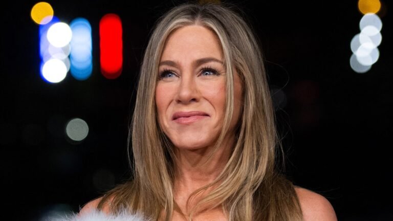 Дженнифер Энистон в 56 лет раскрыла секрет идеального пресса