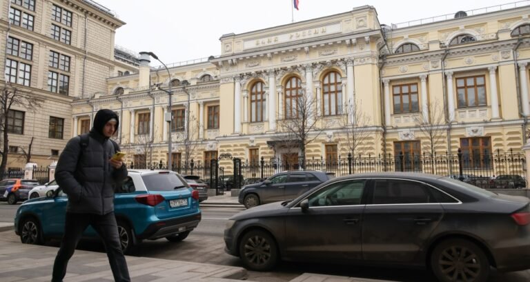 Эксперты прогнозируют сохранение ключевой ставки ЦБ на ближайшем заседании