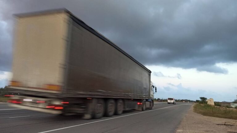 Импорт грузовиков в Россию упал на 92% за 9 месяцев