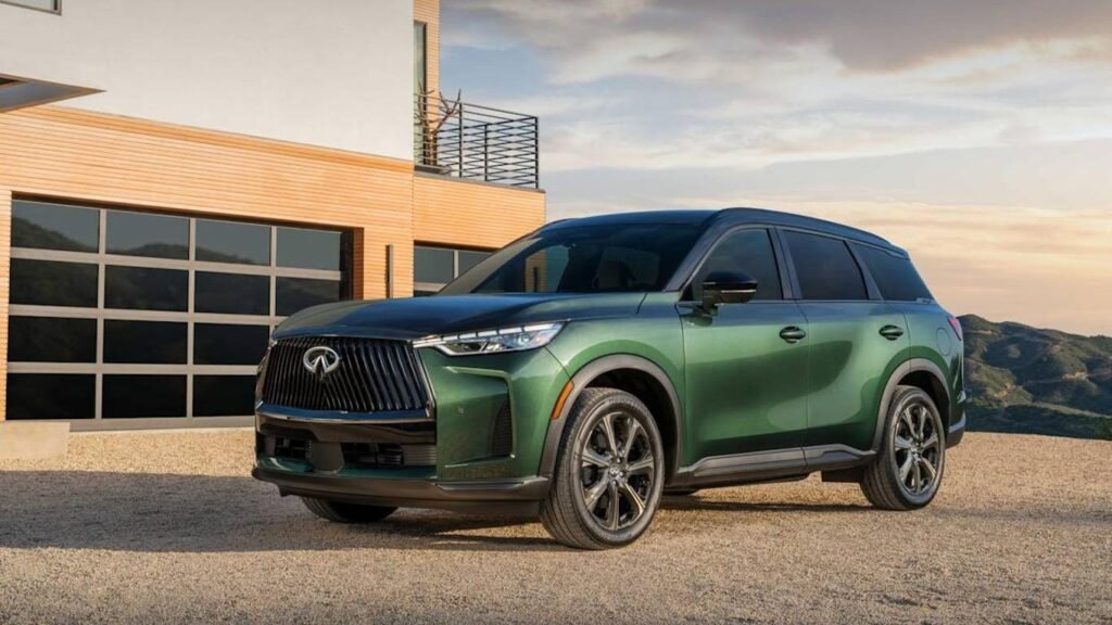 Infiniti QX60 вернулся в Россию: люкс, три ряда и доступная цена