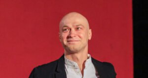 Юра Борисов с семьей на премьере: опровержение слухов о разводе