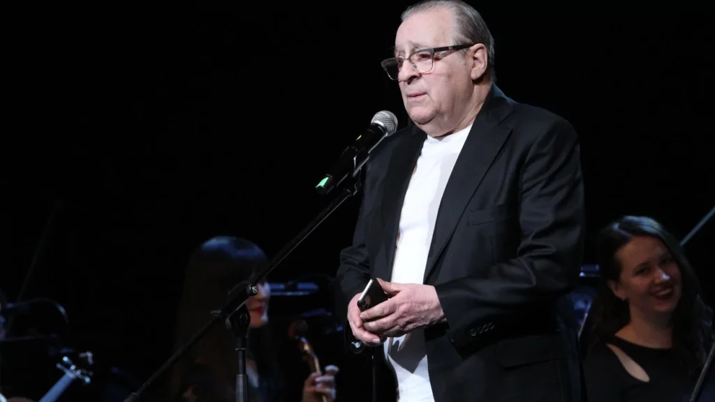 Хазанов ответил агрессией на вопросы о продаже имущества