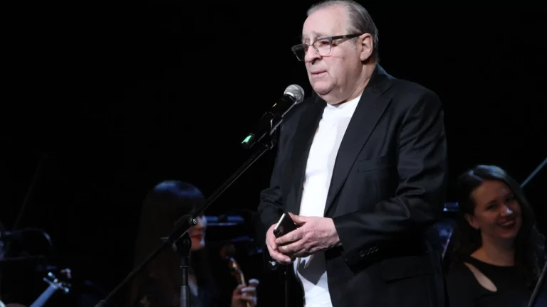 Хазанов ответил агрессией на вопросы о продаже имущества