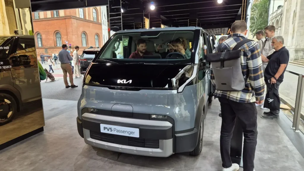 Kia выходит на рынок Японии с электрфургоном PV5 на Japan Mobility Show 2025