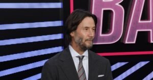 Киану Ривз в Нью-Йорке: 61-летний актер удивил новым образом