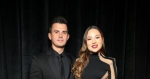 Кирилл Туриченко из «Иванушек» показал беременную жену