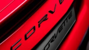 Корветт готовится к электрической революции: будущее легендарного спорткара