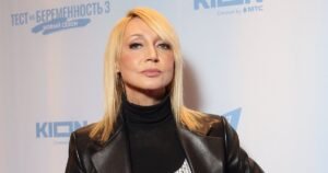 Кристина Орбакайте показала стильный образ на прогулке по Нью-Йорку