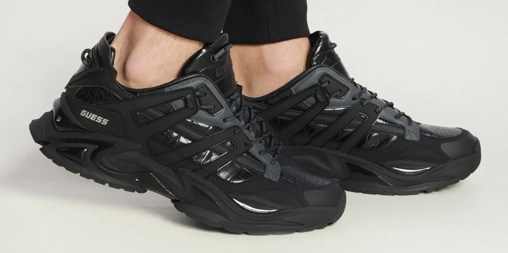 Кроссовки Guess подешевели на Яндекс Маркете: цены упали ниже 10 тысяч рублей