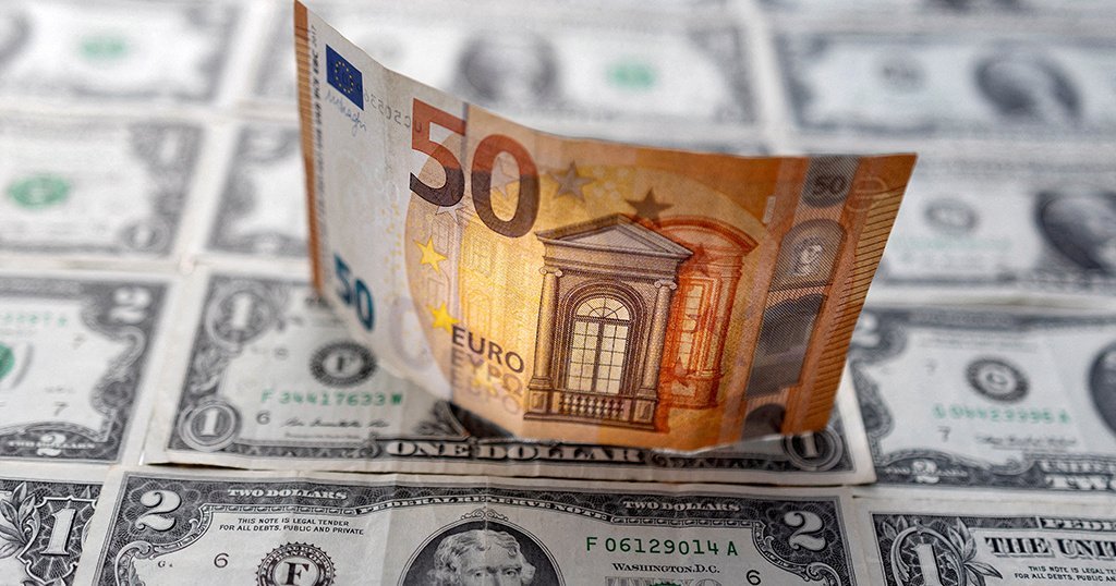 Курс доллара снижается к евро и иене