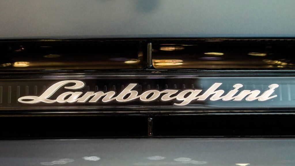 Lamborghini Urus стал лидером люксового сегмента в России