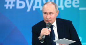 Латвия закрывает небо для самолета Путина