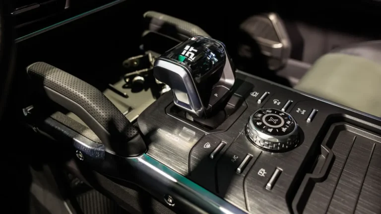 Легендарные рычаги переключения передач: как Ferrari, Pagani и Jaguar превратили механику в искусство