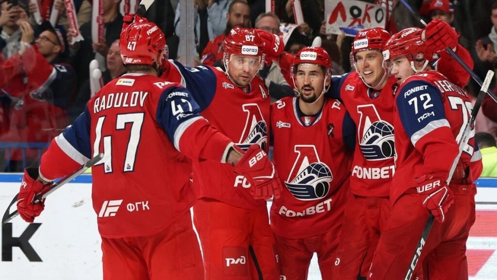 «Локомотив» вырывает победу у «Лады» благодаря трем голам в третьем периоде