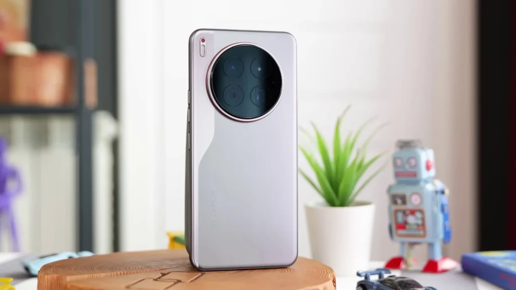 Лучший камерофон до 35 тысяч рублей: Tecno Camon 40 Premier