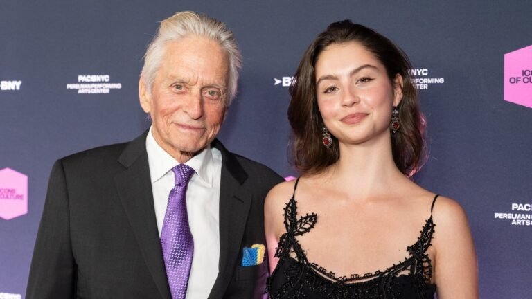 Майкл Дуглас с дочерью от Кэтрин Зета-Джонс на публике