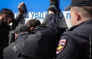 Массовая депортация: почти 100 мигрантов выдворят из РФ после рейда в Подмосковье