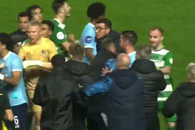 Матч «Ахмат» - «Сочи» завершился массовой дракой