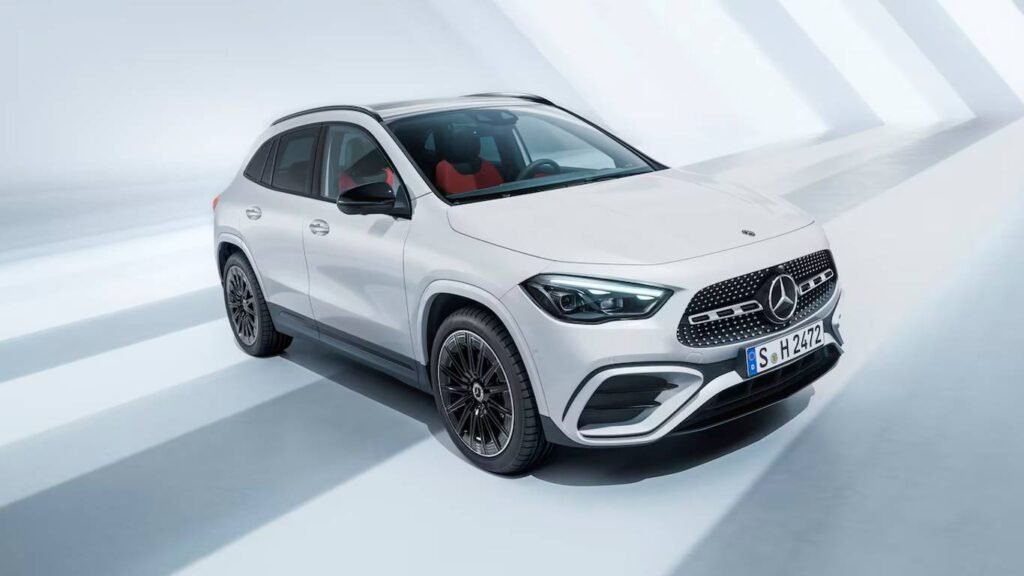 Mercedes GLA нового поколения: раскрыт дизайн и характеристики