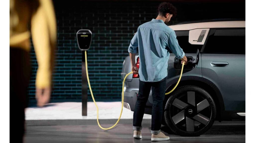 MINI представил систему умной зарядки ChargeForward для электрокаров