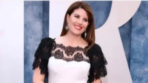 Моника Левински борется с буллингом с помощью аромата