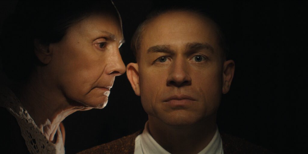 «Монстр: История Эда Гина» - Чарли Ханнэм в роли маньяка