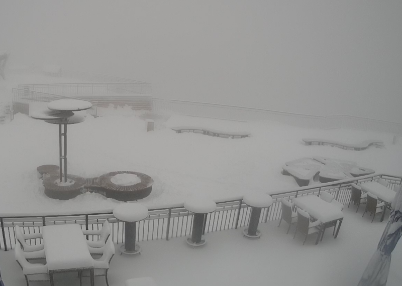 Неожиданная зима в Сочи: сугробы и ливневый снег на курортах