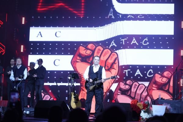 Николай Расторгуев о родах под его песню: 'Глупость, но доброе дело'