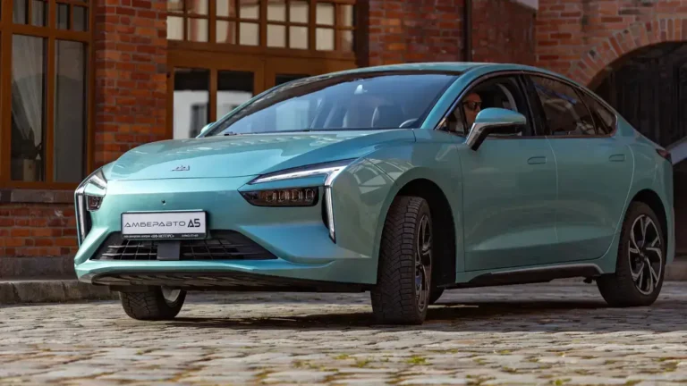 Новый лидер электрокаров в РФ: АМБЕРАВТО А5 обгоняет Zeekr 001