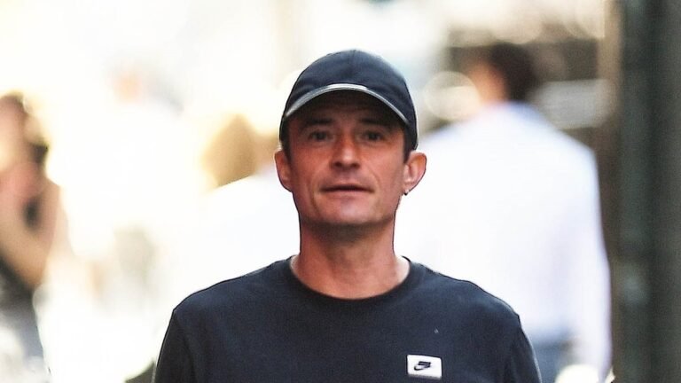 Орландо Блум в коротких шортах после тренировки в Нью-Йорке