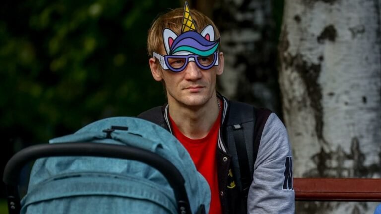 Открытки на День отца 2025: 40 красивых поздравлений