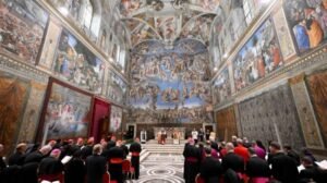 Папа Римский и король Британии впервые за 500 лет вместе помолились в Сикстинской капелле