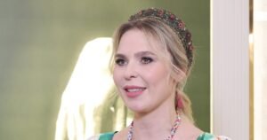 Пелагея в откровенном образе: 39-летняя певица поразила фигурой в распахнутом халате